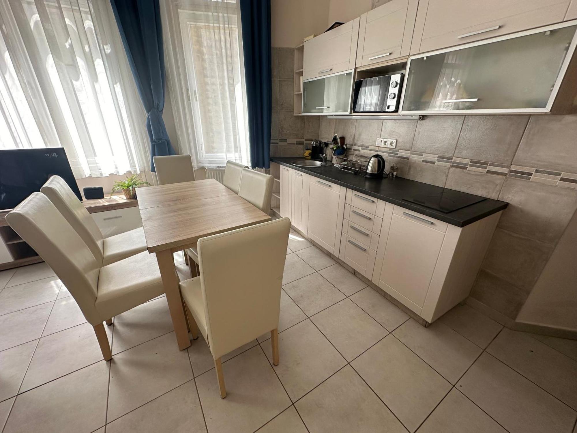 Bright Apartment In The Most Beautiful Street Of Budapest Vaci Street, Fashion Street Exterior foto